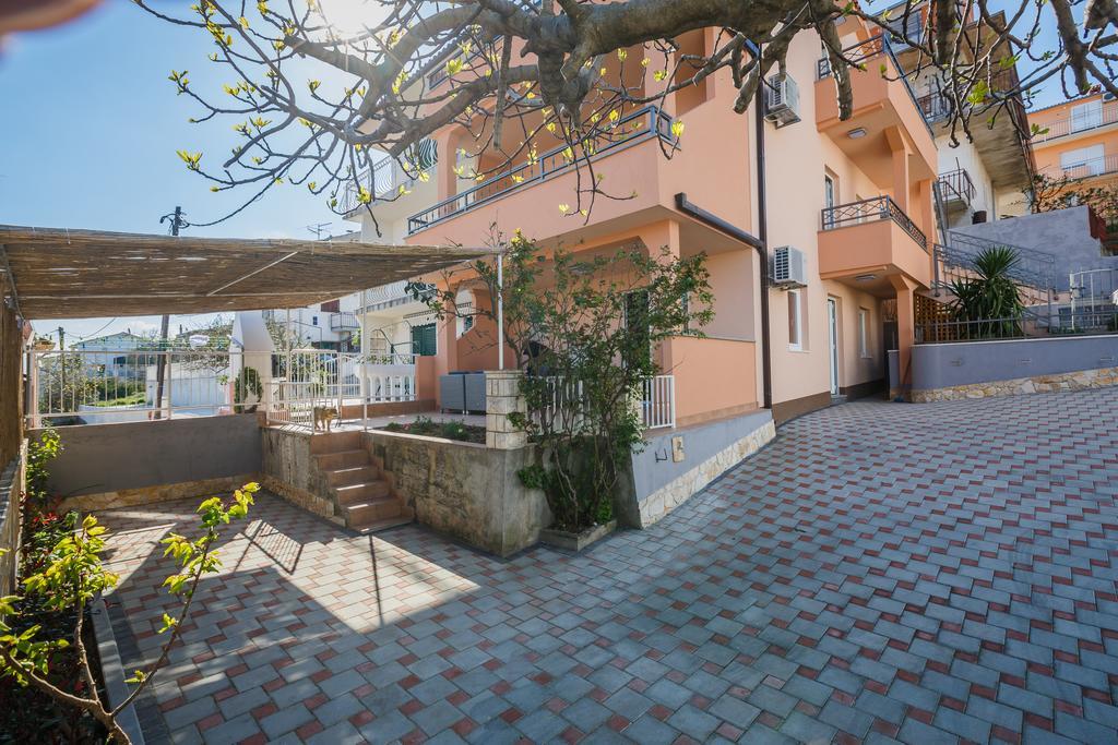 Apartments Viljac Trogir Eksteriør bilde